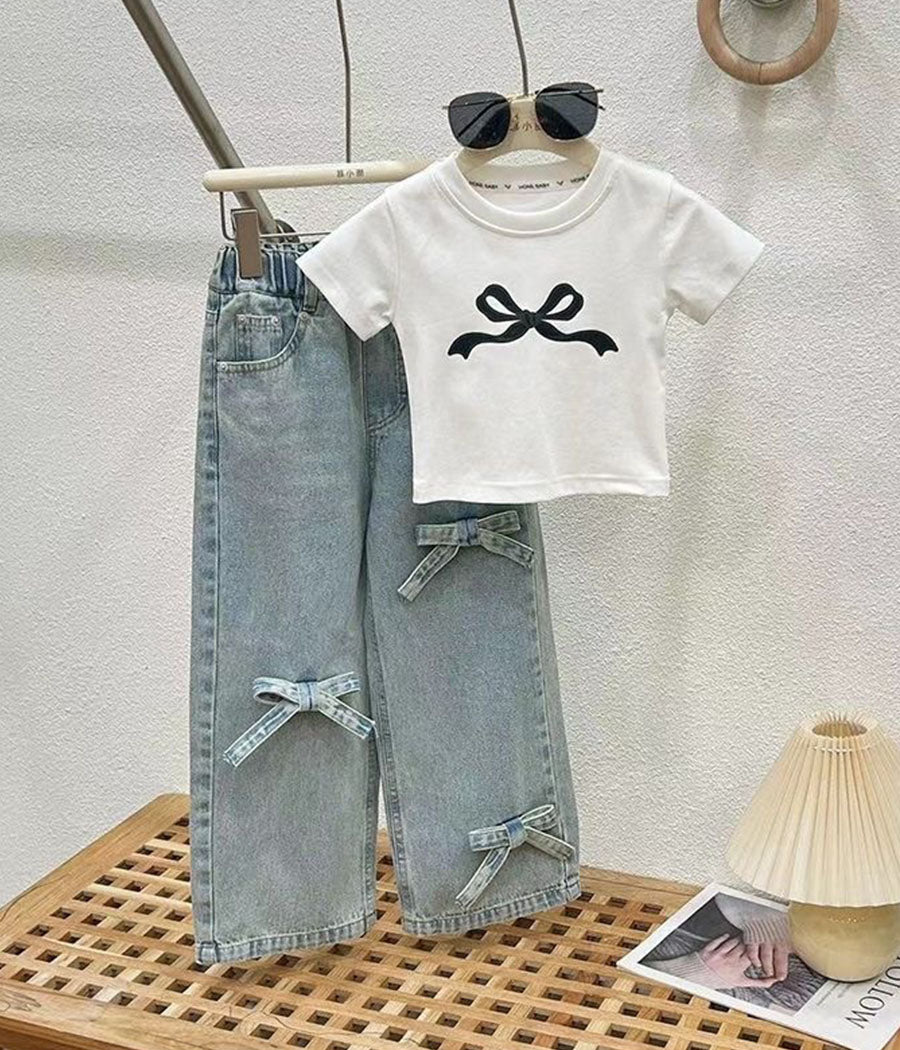 Ensemble fille baggy en jean clair et crop top blanc à nœud
