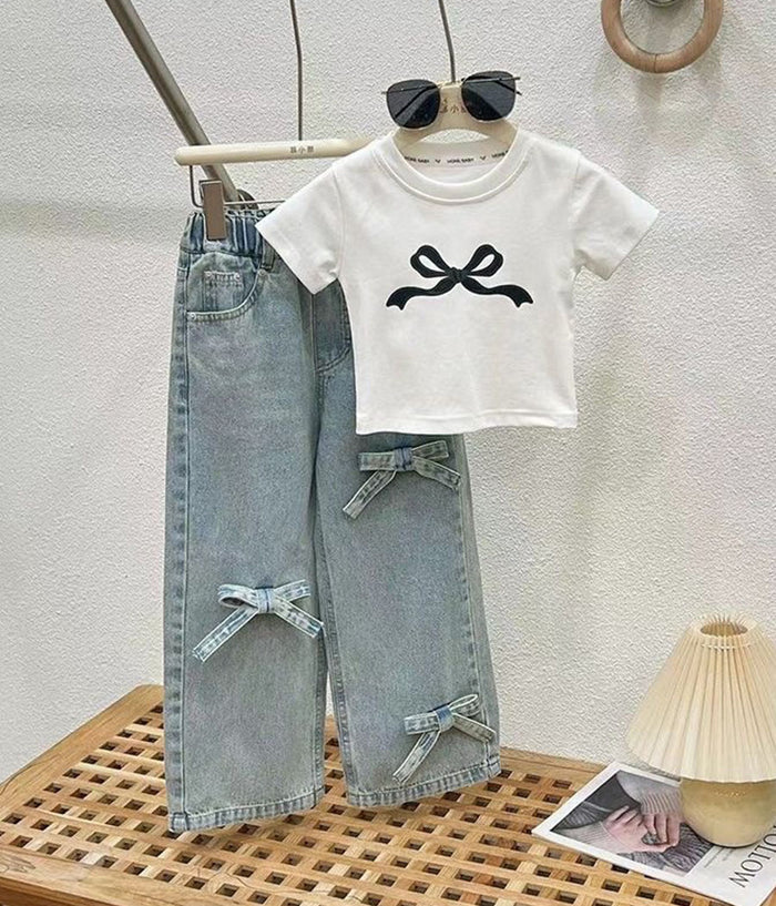 Ensemble fille baggy en jean clair et crop top blanc à nœud